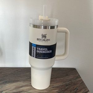 White Stanley thirst quencher 40oz.